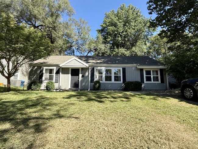 Building Photo - 7632 Rainbow Dr Rental