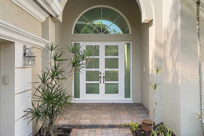 Photo - 8988 Lakes Blvd