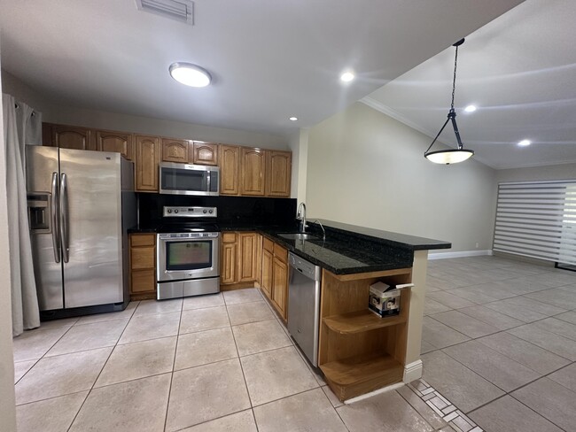 3939 NE 5th Ave Unidad A206