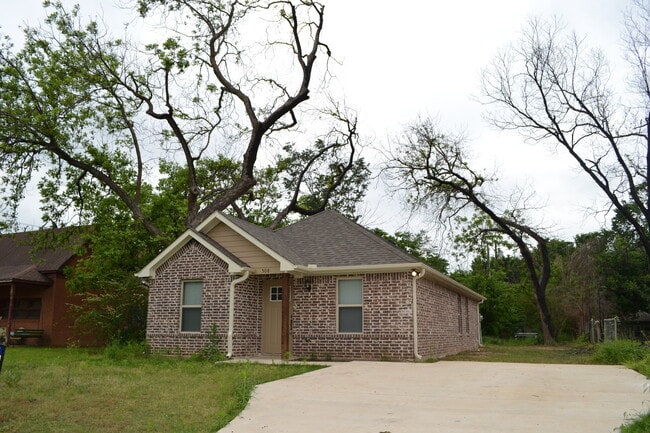 Building Photo - House for Lease in Denison