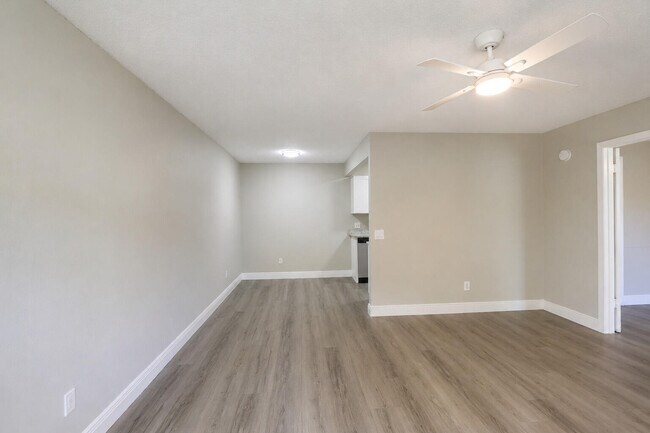 Photo - 417 N E St Unidad 39