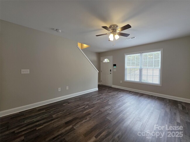 Photo - 420 Balfour Dr