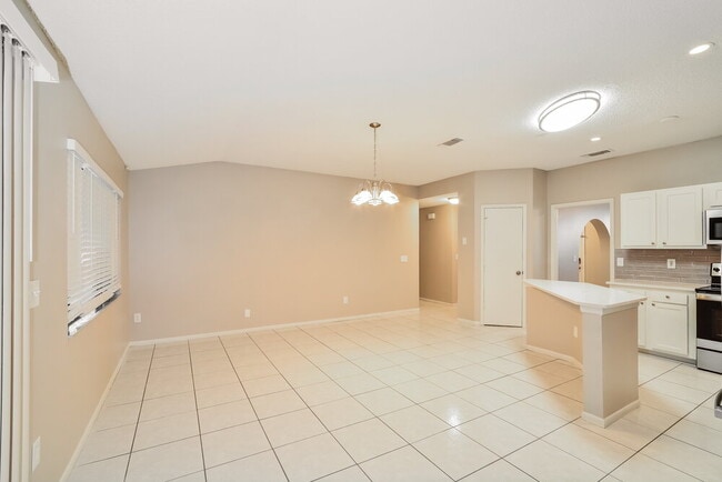 Photo - 586 S Sundance Dr