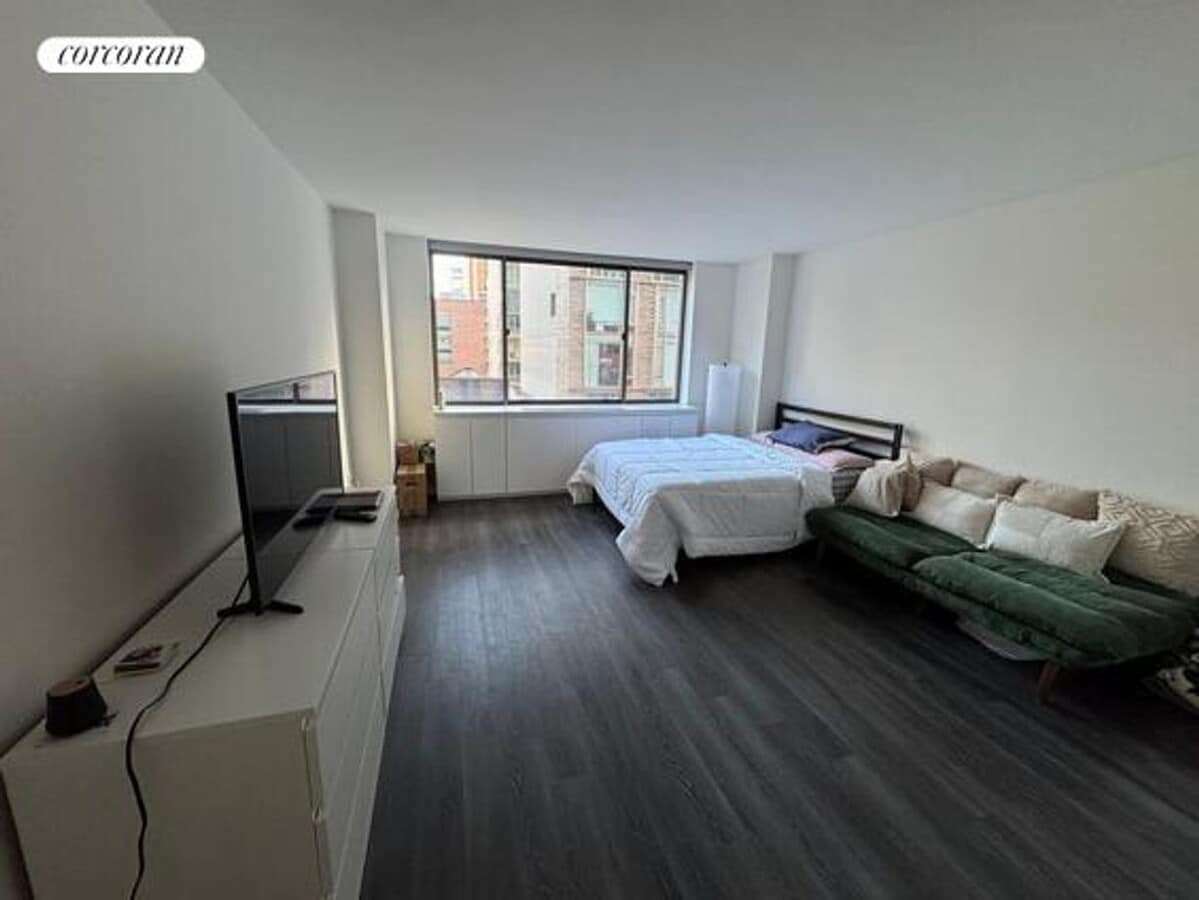 Photo - 520 W 43rd St