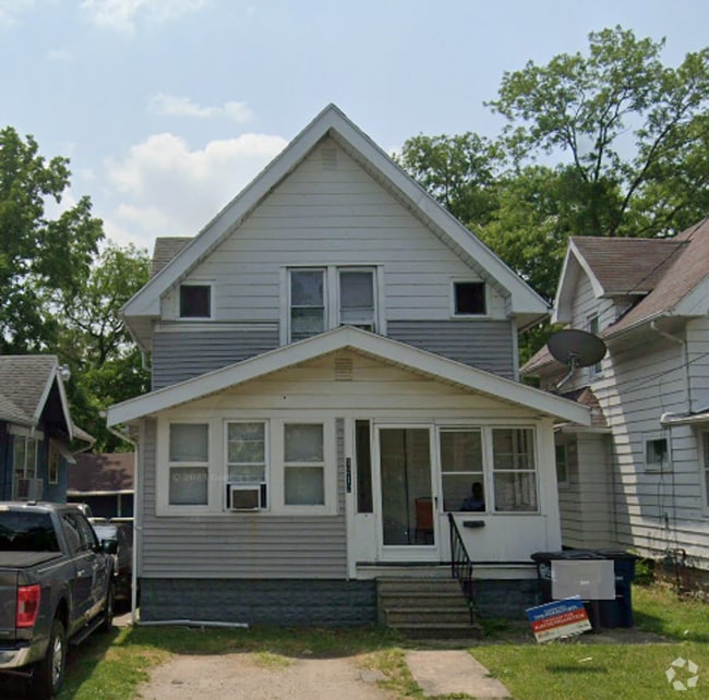 Building Photo - Cute 3 Bedroom 1 Bath House Located in Nor...