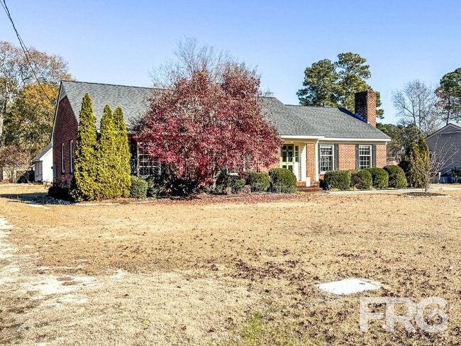 Photo - 207 Woodbine St