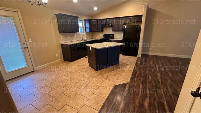 Photo - $1,850 - 4 bedroom / 3 bathrooms - Beautiful and Large Home! *COMING SOON* Unidad 5639 N Lycee Ct