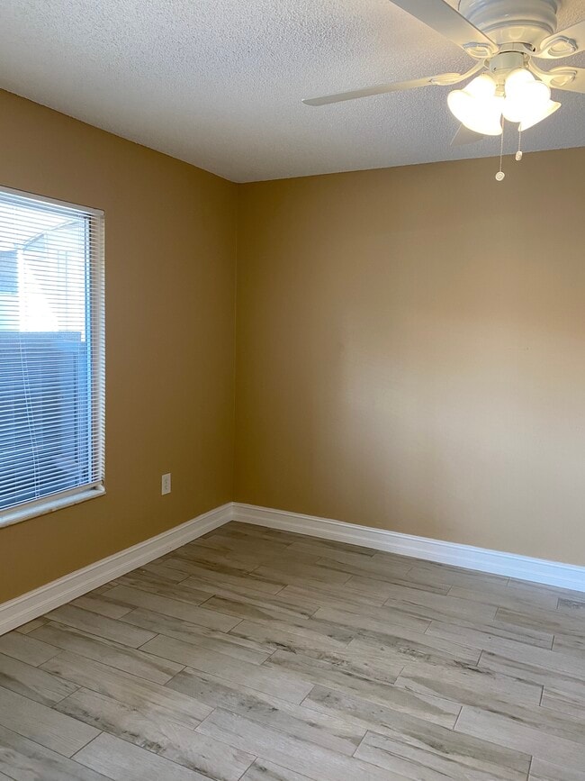 Photo - 525 Heatherton Vlg