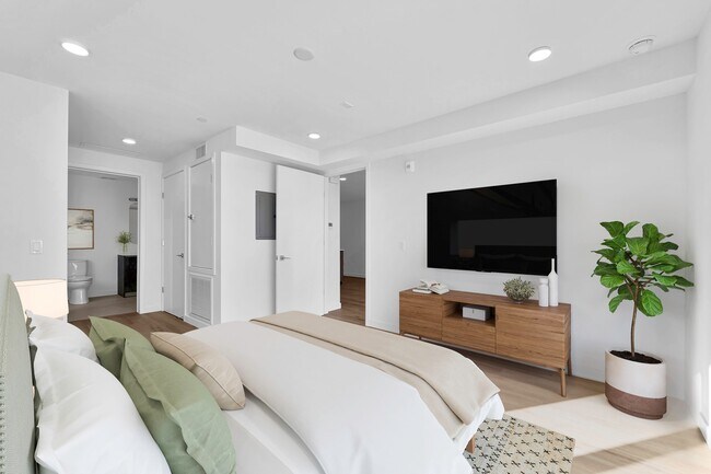 Clad LA