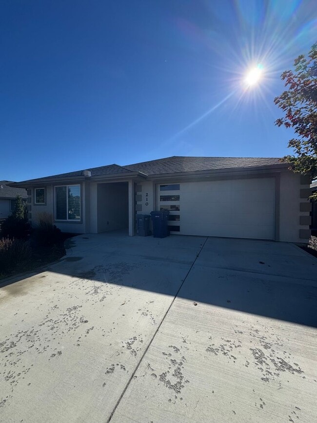 Photo - Beautiful 3-Bedroom, 2-Bath Home in a New ...