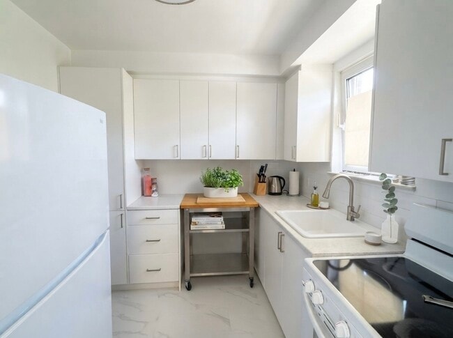 Building Photo - 36 Wood Glen Rd Unit U302