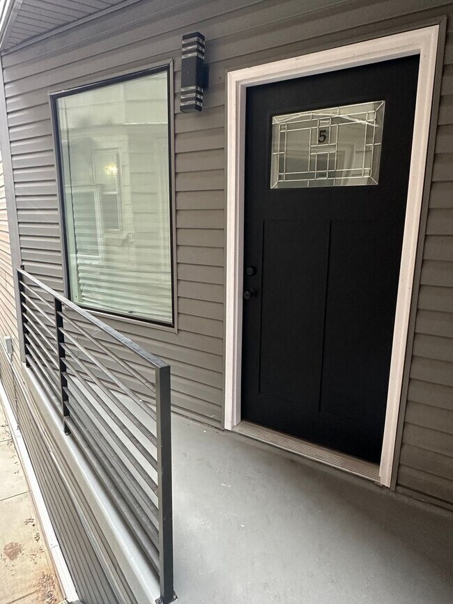 Photo - One FREE MONTH!! Bi-Level Luxury Apartment...