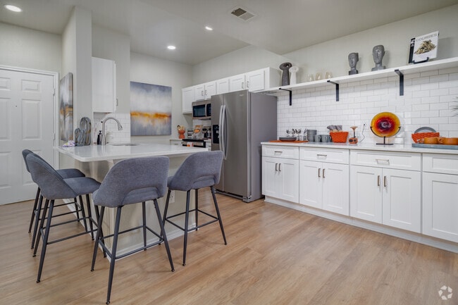 2BR, 1BA - 881SF Kitchen & Dining Room