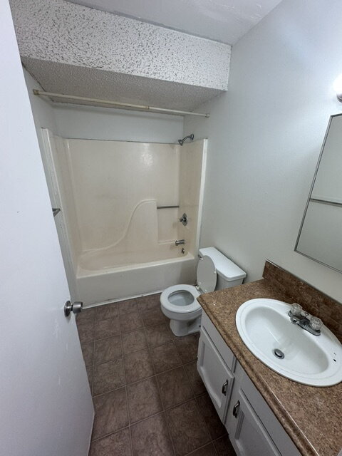 Photo - Come see this cozy 2 Bedroom, 1 Bathroom Upstairs Apartment! Unidad 3