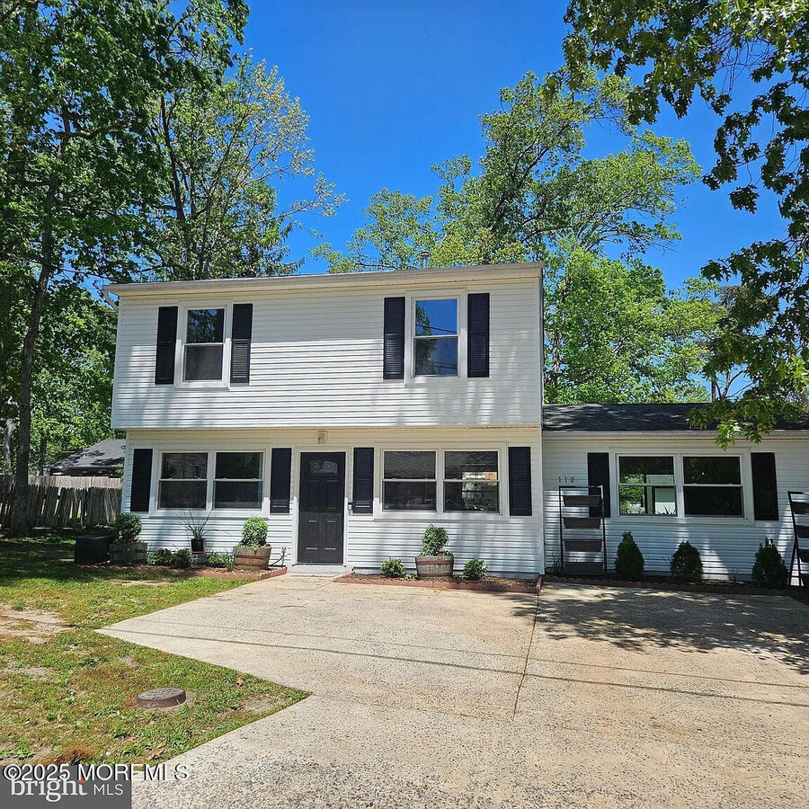 Photo - 110 Harwich Am St