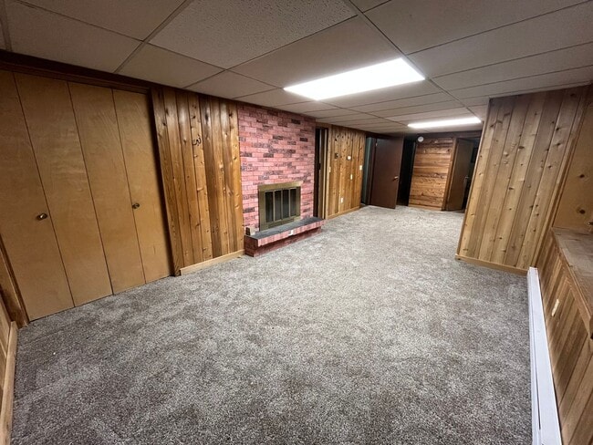 Photo - Lakeside 5 Bedroom 3 Bath Home!