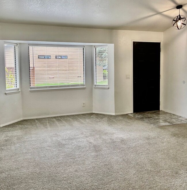 Photo - 3 Bed / 2 Bath Kirkland-Finn Hill rambler $3,395/month