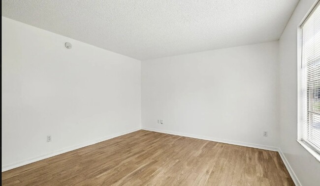 Photo - 4 Bentwood Ln Unit 1B