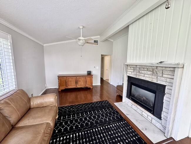 4316 El Rancho Dr