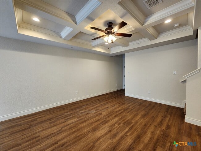 Photo - 326 Untermaier St