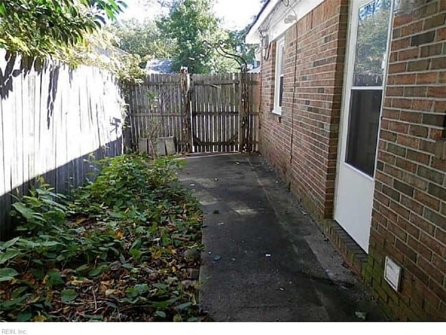 Photo - 8923 Brighton St