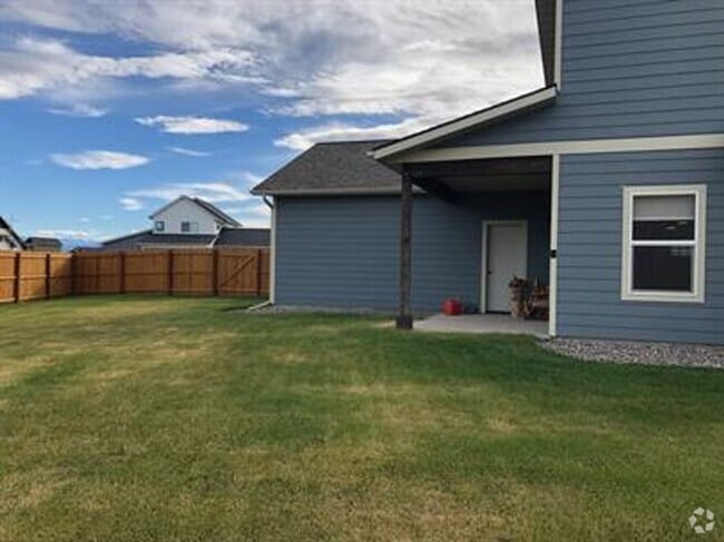 Building Photo - 4 bedroom 3 bath home in Ryen Glenn