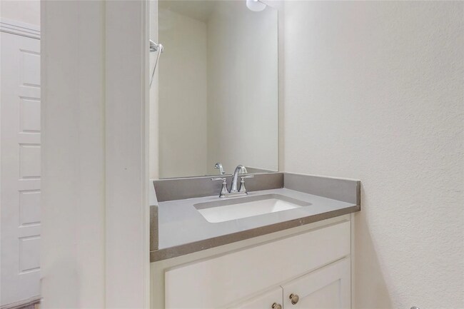 Photo - 3 Bed 2 bath 2 Car Garage Luxurious Townhome in Frisco!