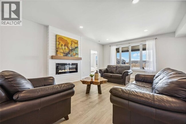 Photo - 640 Sweetbay Cres