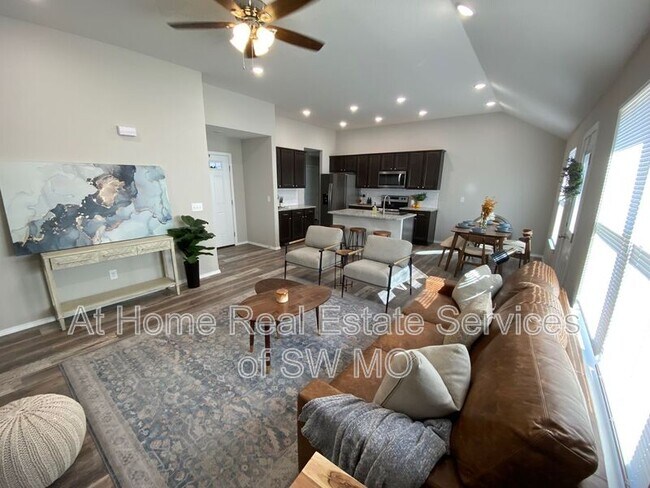 Photo - 346 W Frst Holw St