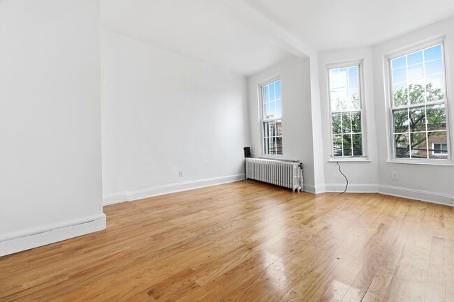 Photo - 491 Mercer St