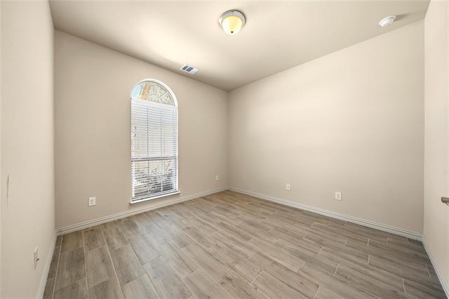 Photo - 6040 Liverpool St