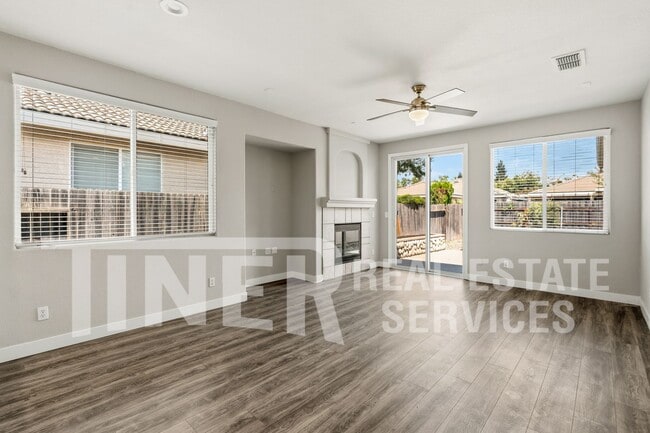 Photo - 1839 Dawnelle Way