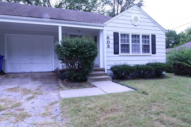 Building Photo - Updated 1 Bedroom 1 Bath Duplex in Olathe ... Rental