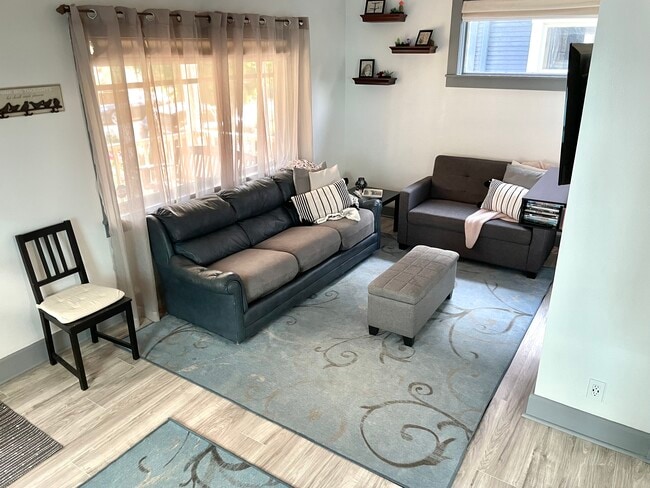 Photo - 313 NE Stanton St