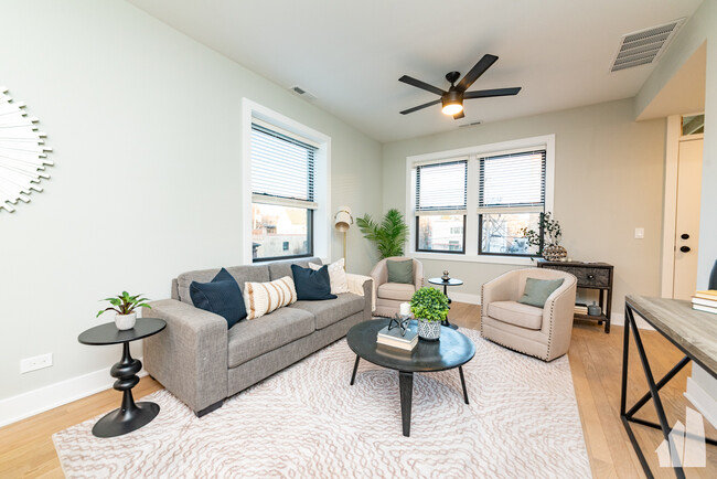 Photo - 2020 W Montrose Ave Apartamentos Unidad 2032-3B