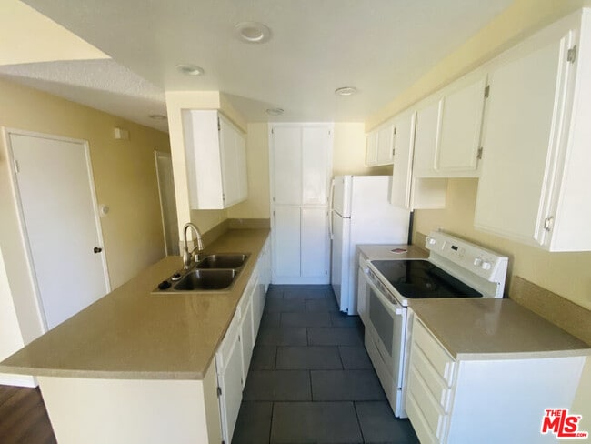 Photo - 8725 Beckenham Ln House