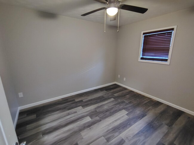 Photo - 802 PENDLETON St Townhome