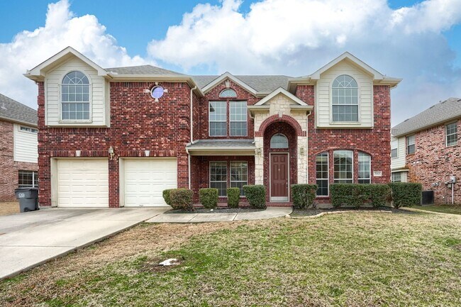 Stunning 5-Bedroom Home with Spacious Back... - Stunning 5-Bedroom Home with Spacious Back...
