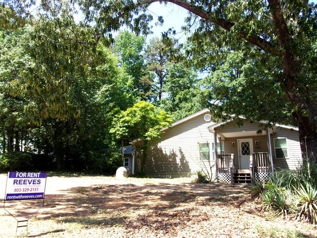 Building Photo - Recently Updated and Refreshed 3 Bedroom 2 Bath Home in Fort Mill