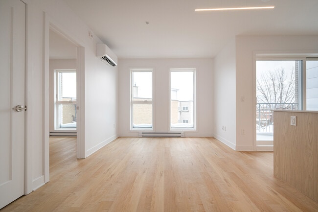 Building Photo - 4777 Rue Saint-Denis Unit 204