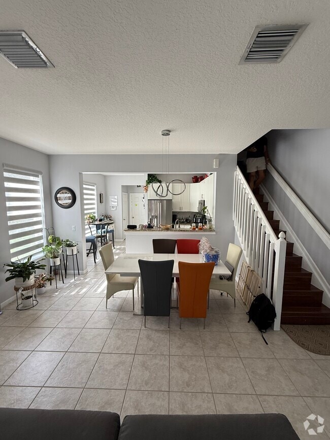 Building Photo - 1011 Woodfield Rd Rental