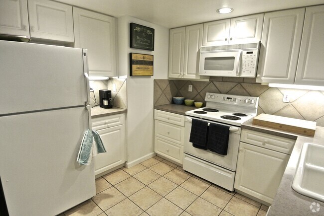 Building Photo - Lovely Ballard Condo w/ Plenty Space! Avai... Unit 104
