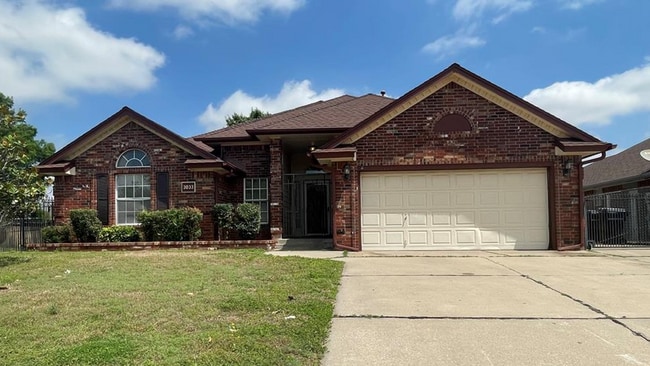Building Photo - Moore Schools Rental