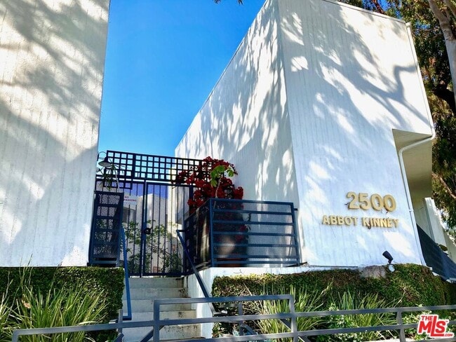 Building Photo - 2500 Abbot Kinney Blvd Unit 12