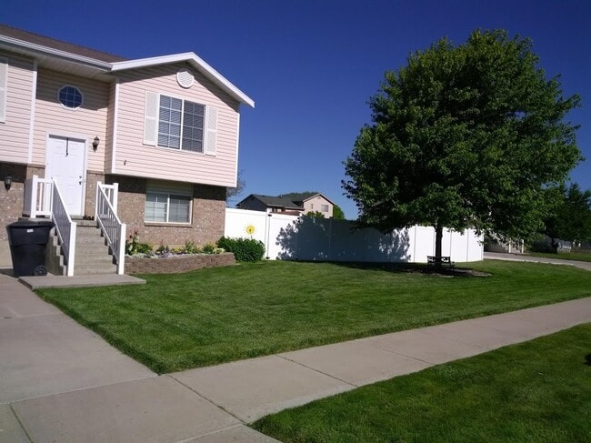 Photo - Move-In Ready 5-Bed with Garage, Yard & Up...