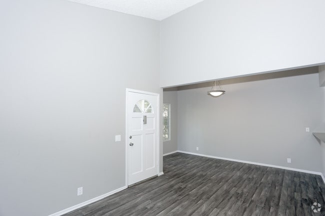 3BR, 2BR - 1300 SF