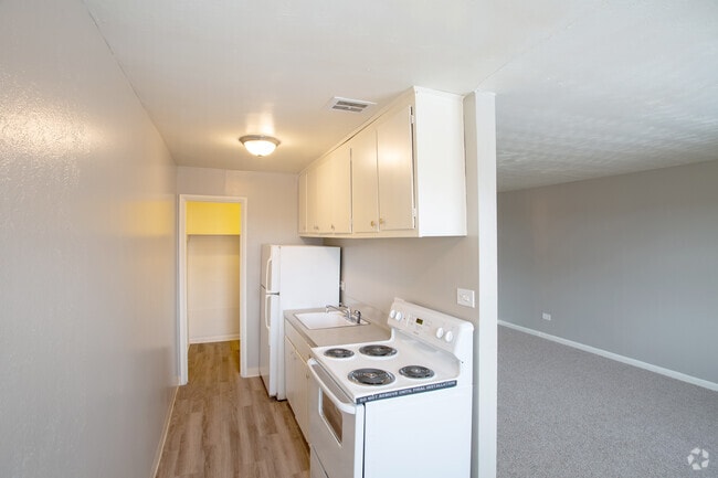Studio - 478 SF - Continental Court Apartments