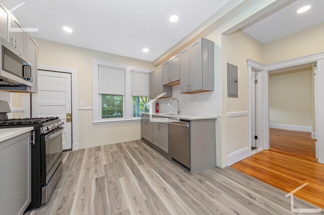 44 Brackett St