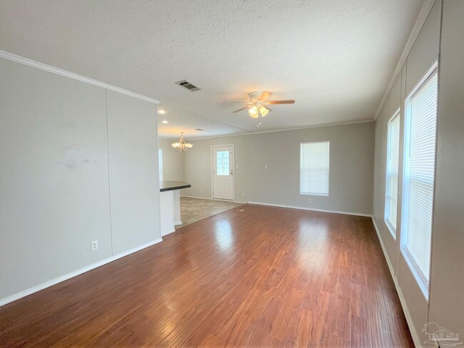 Photo - 814 N E St