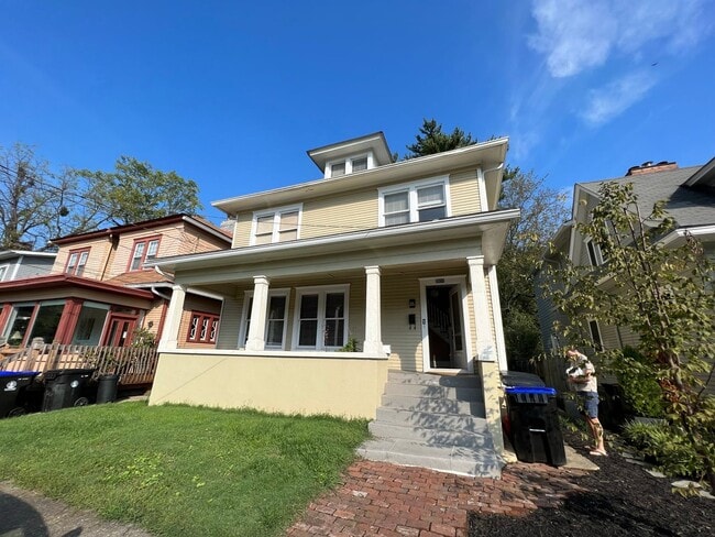 Building Photo - Beautiful house for rent!